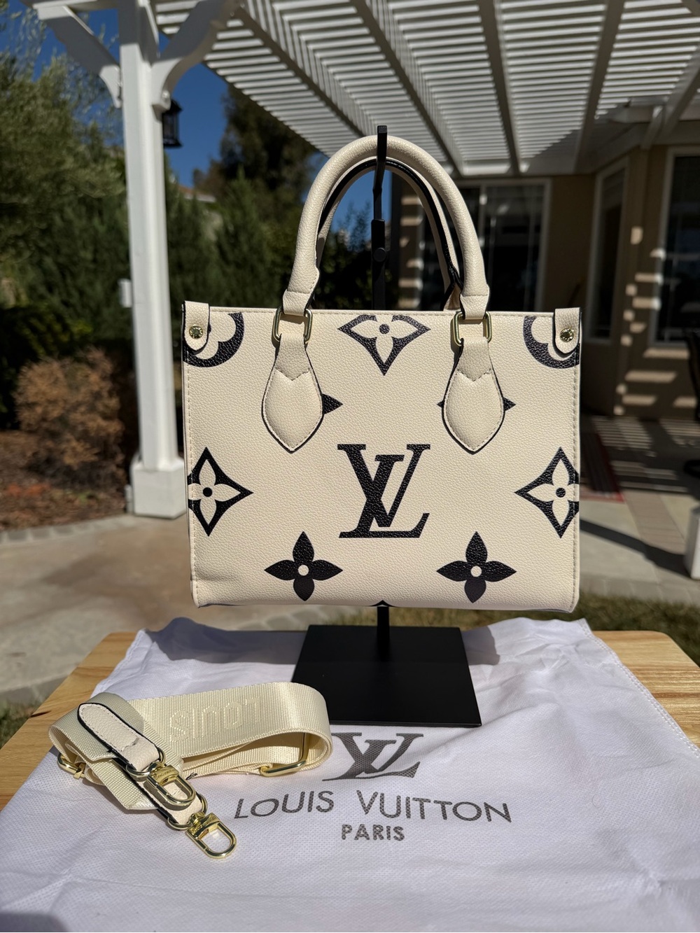 ✨COMING SOON✨ NEW LV Print White Black Monogram OnTheGo Satchel Bag & Coin Purse - Picture 9 of 15